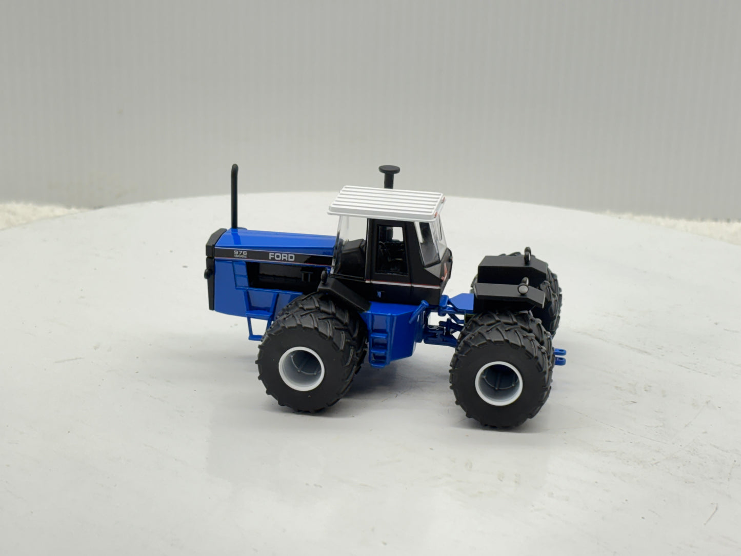 1/64 Ford Versatile 1156