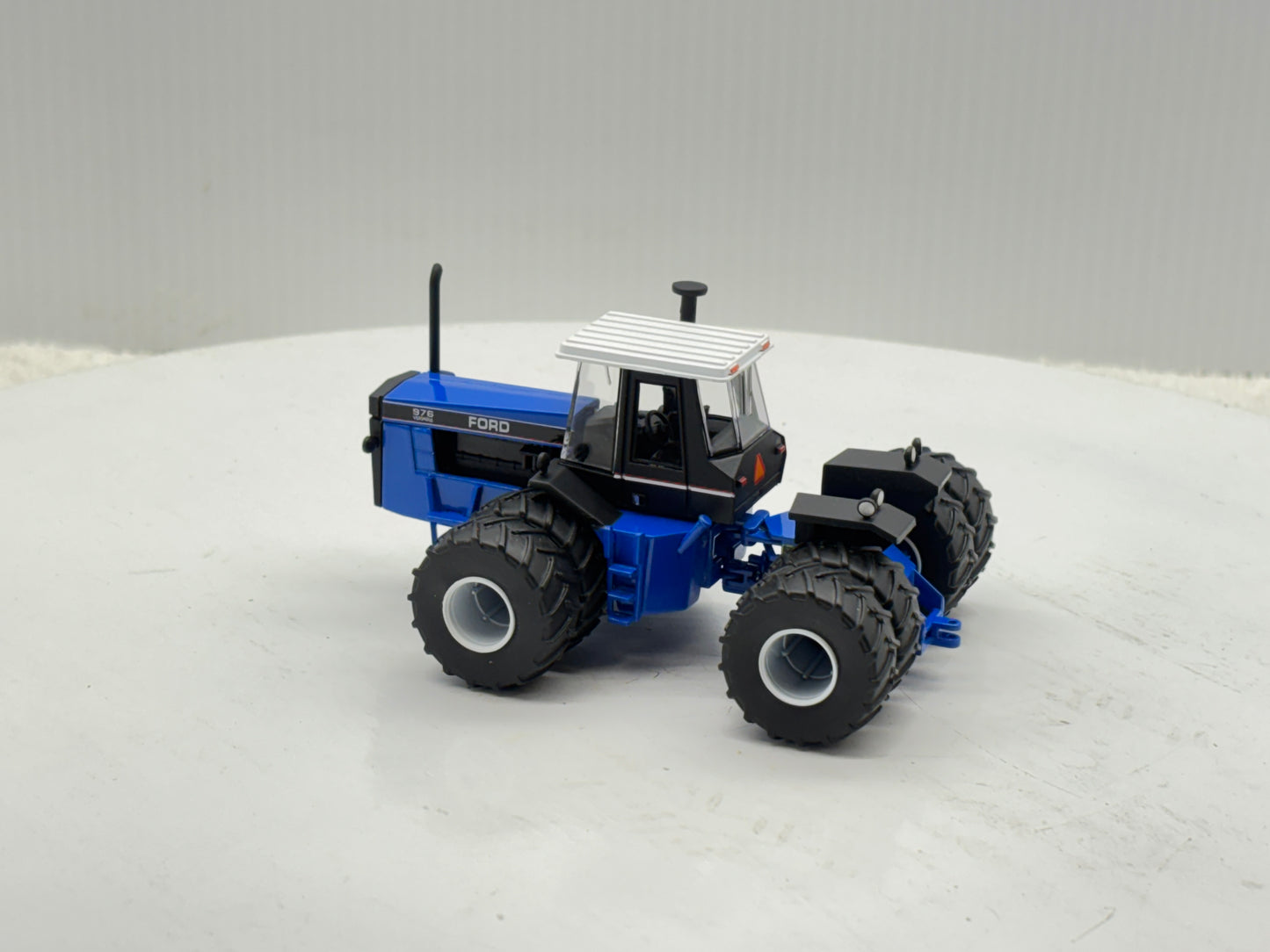 1/64 Ford Versatile 1156