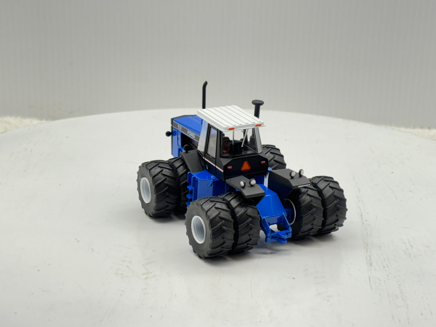 1/64 Ford Versatile 1156