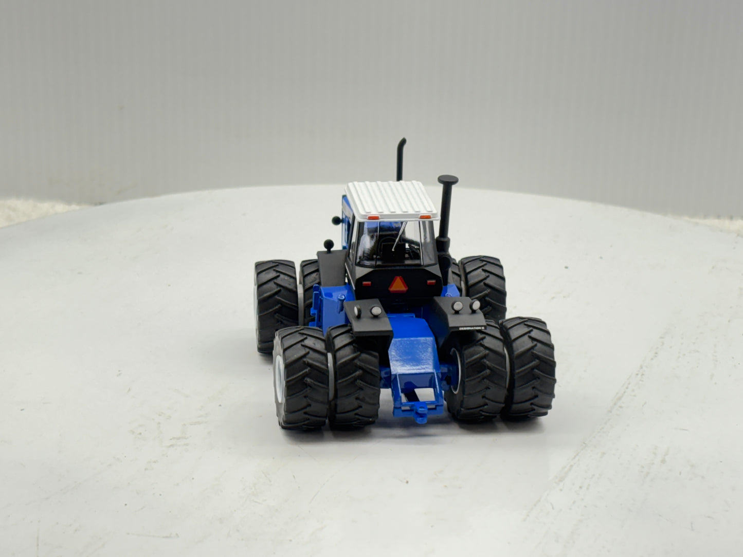 1/64 Ford Versatile 1156