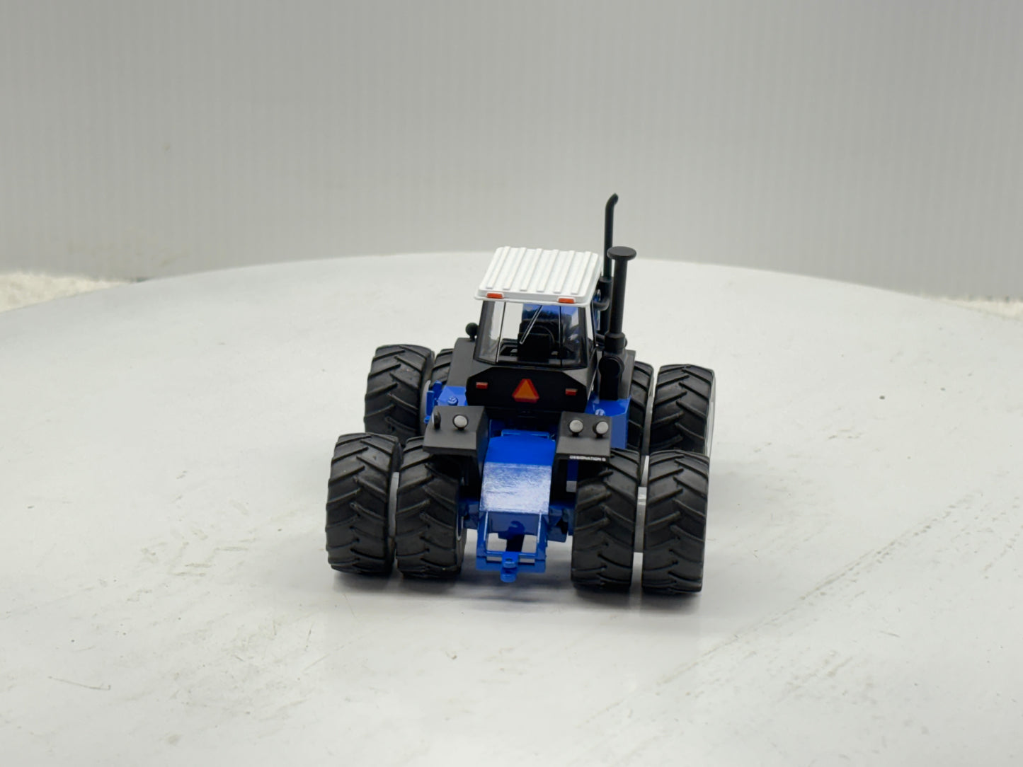 1/64 Ford Versatile 1156