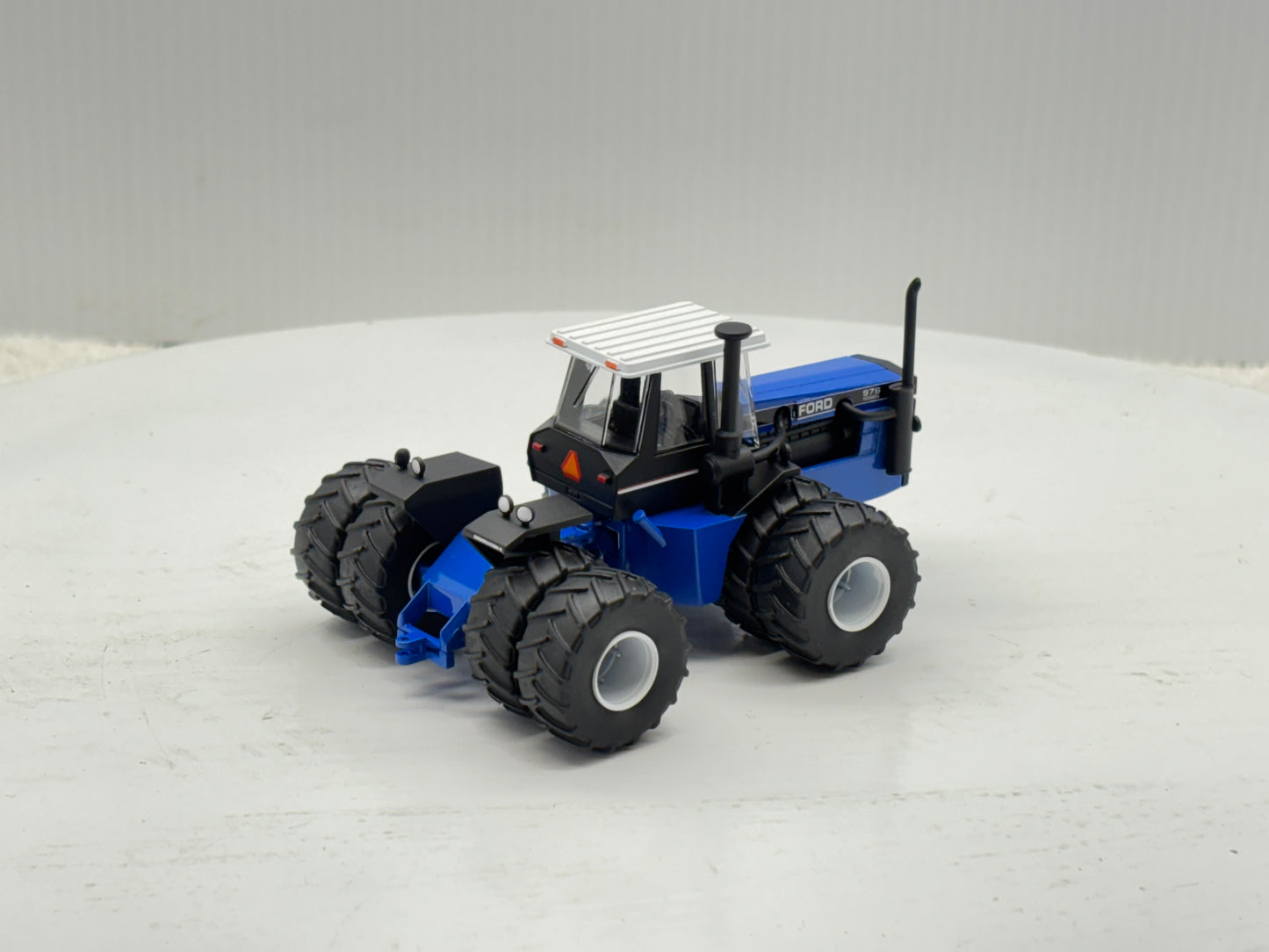 1/64 Ford Versatile 1156