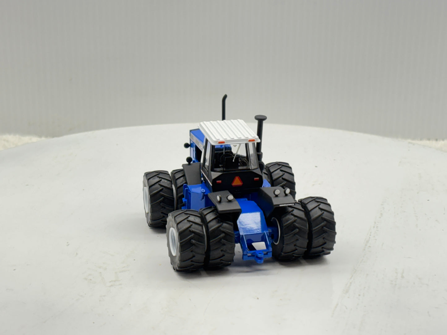 1/64 Ford Versatile 1156