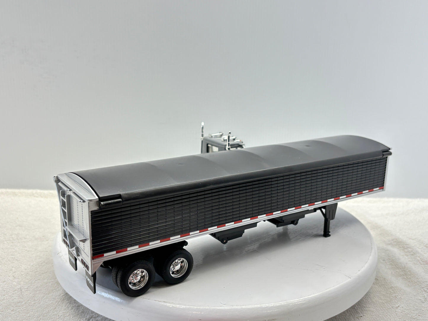 1/32 Freightliner 12250