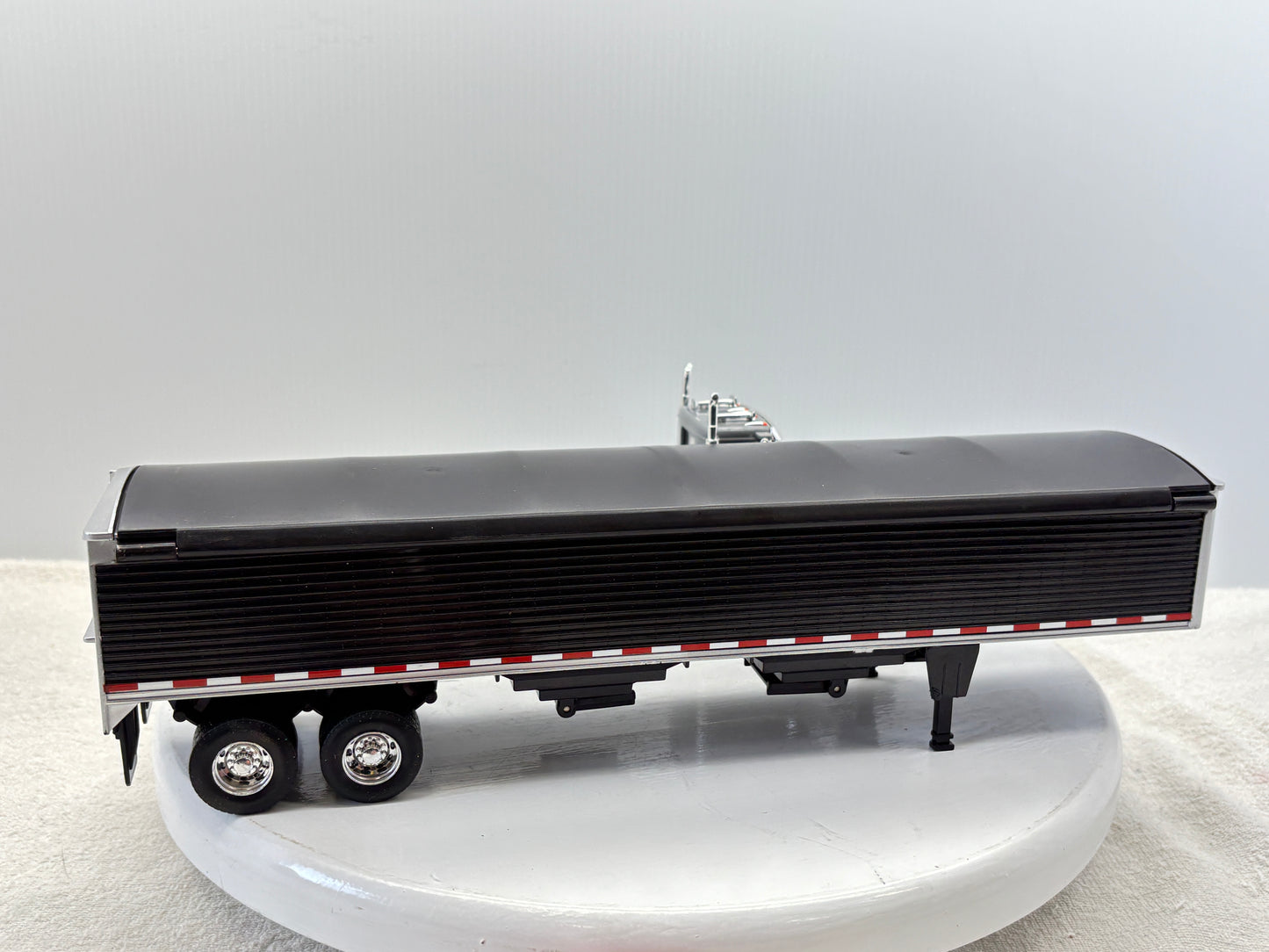 1/32 Freightliner 12250