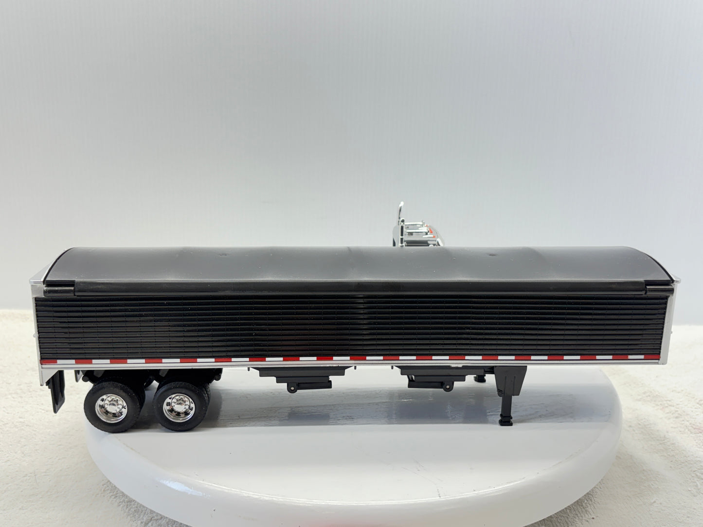 1/32 Freightliner 12250