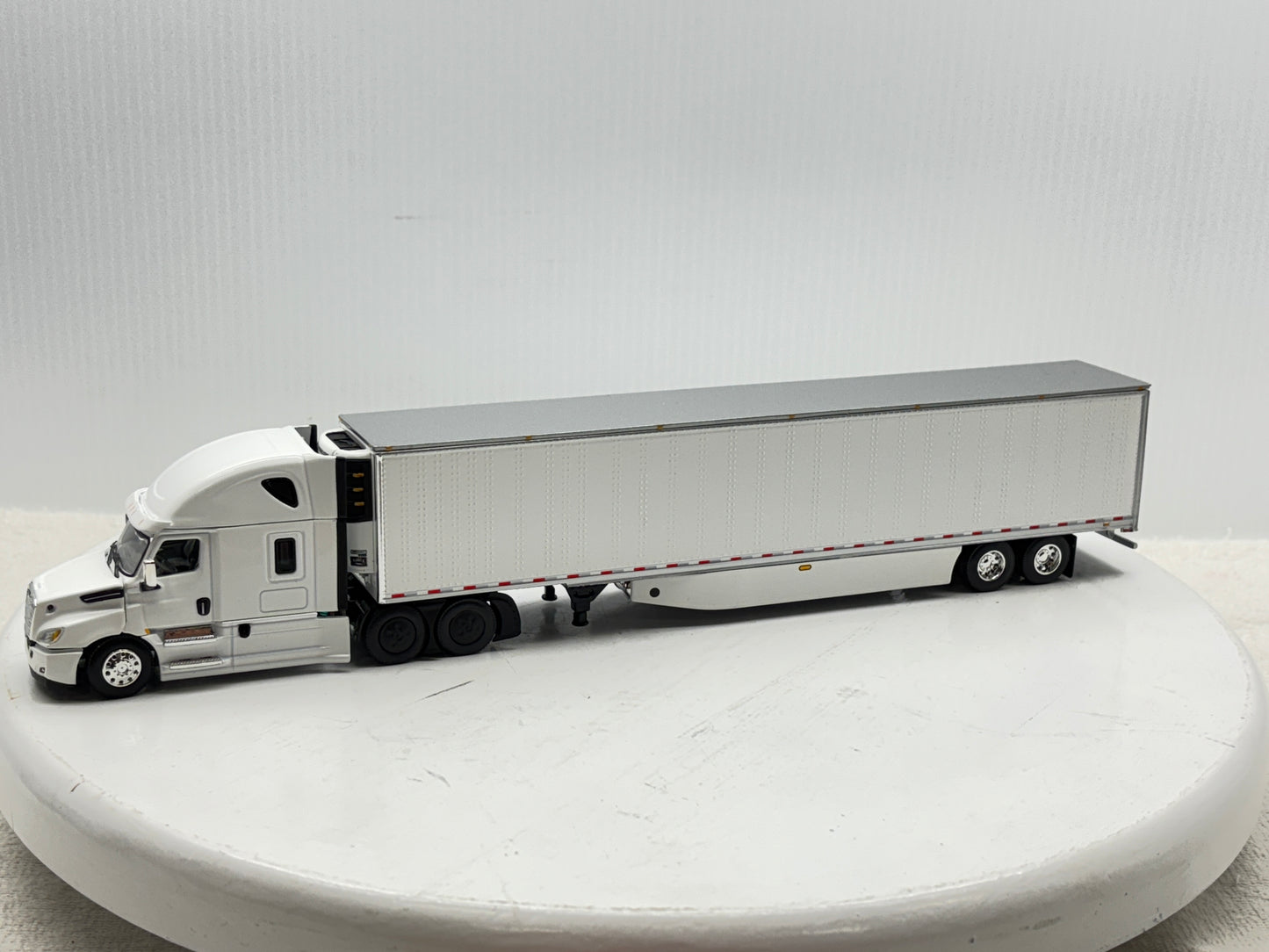 1/64 Freightliner Cascadia High Roof (White)