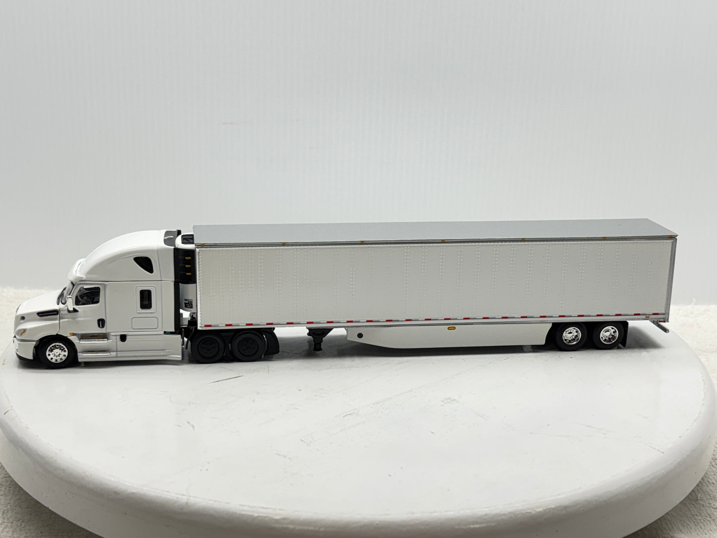 1/64 Freightliner Cascadia High Roof (White)