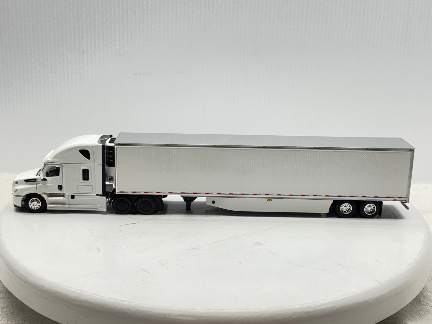 1/64 Freightliner Cascadia High Roof (White)
