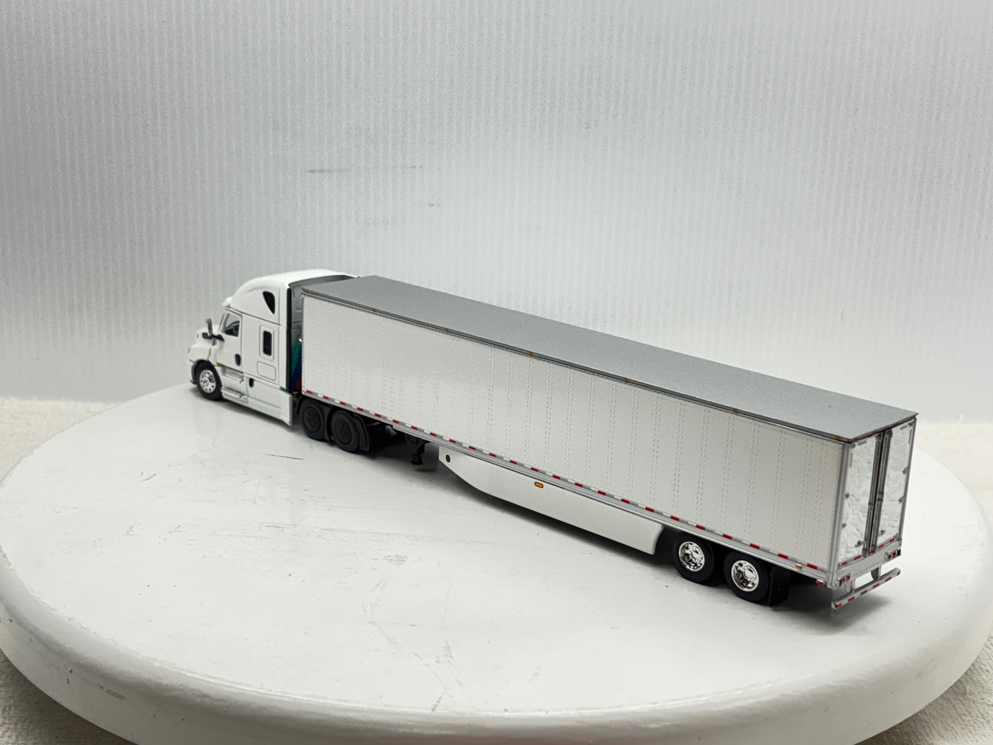 1/64 Freightliner Cascadia High Roof (White)