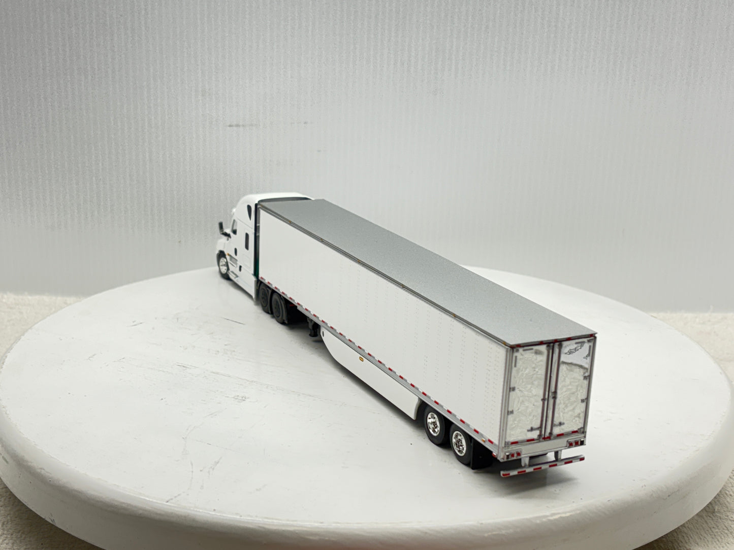 1/64 Freightliner Cascadia High Roof (White)