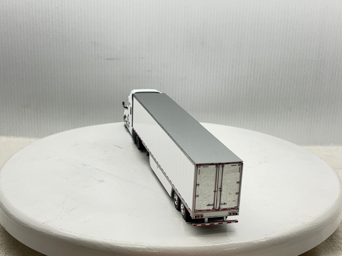 1/64 Freightliner Cascadia High Roof (White)