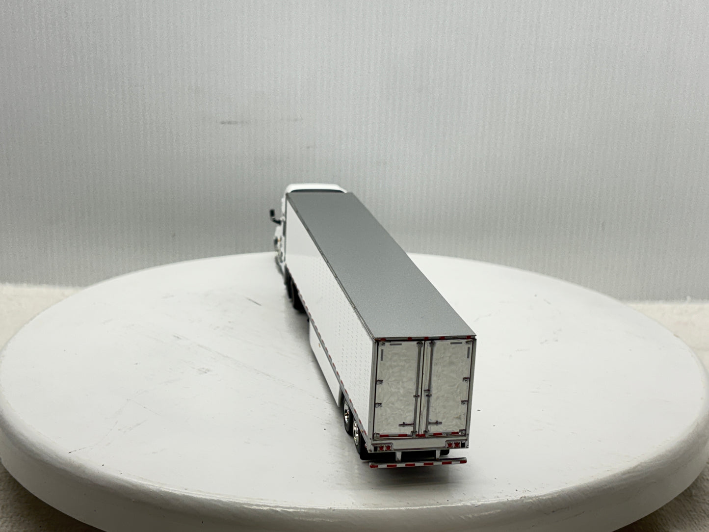 1/64 Freightliner Cascadia High Roof (White)