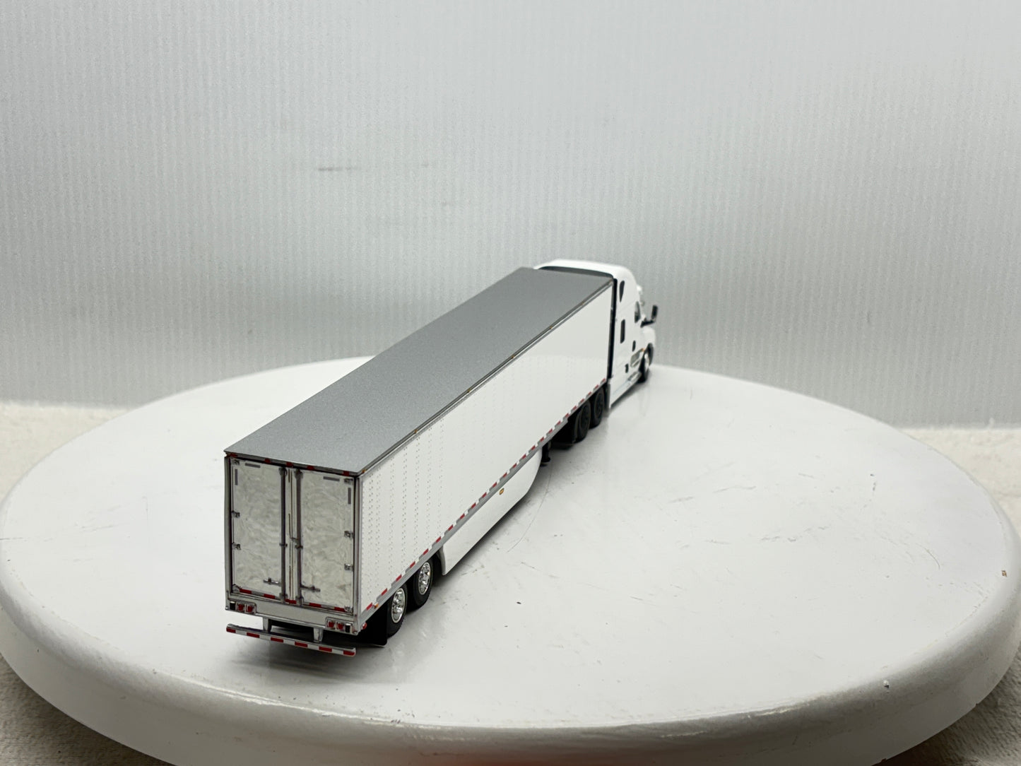 1/64 Freightliner Cascadia High Roof (White)