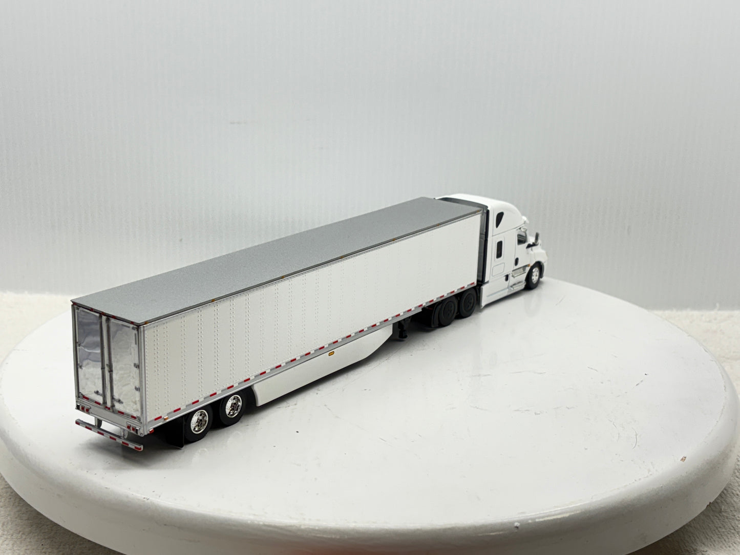 1/64 Freightliner Cascadia High Roof (White)
