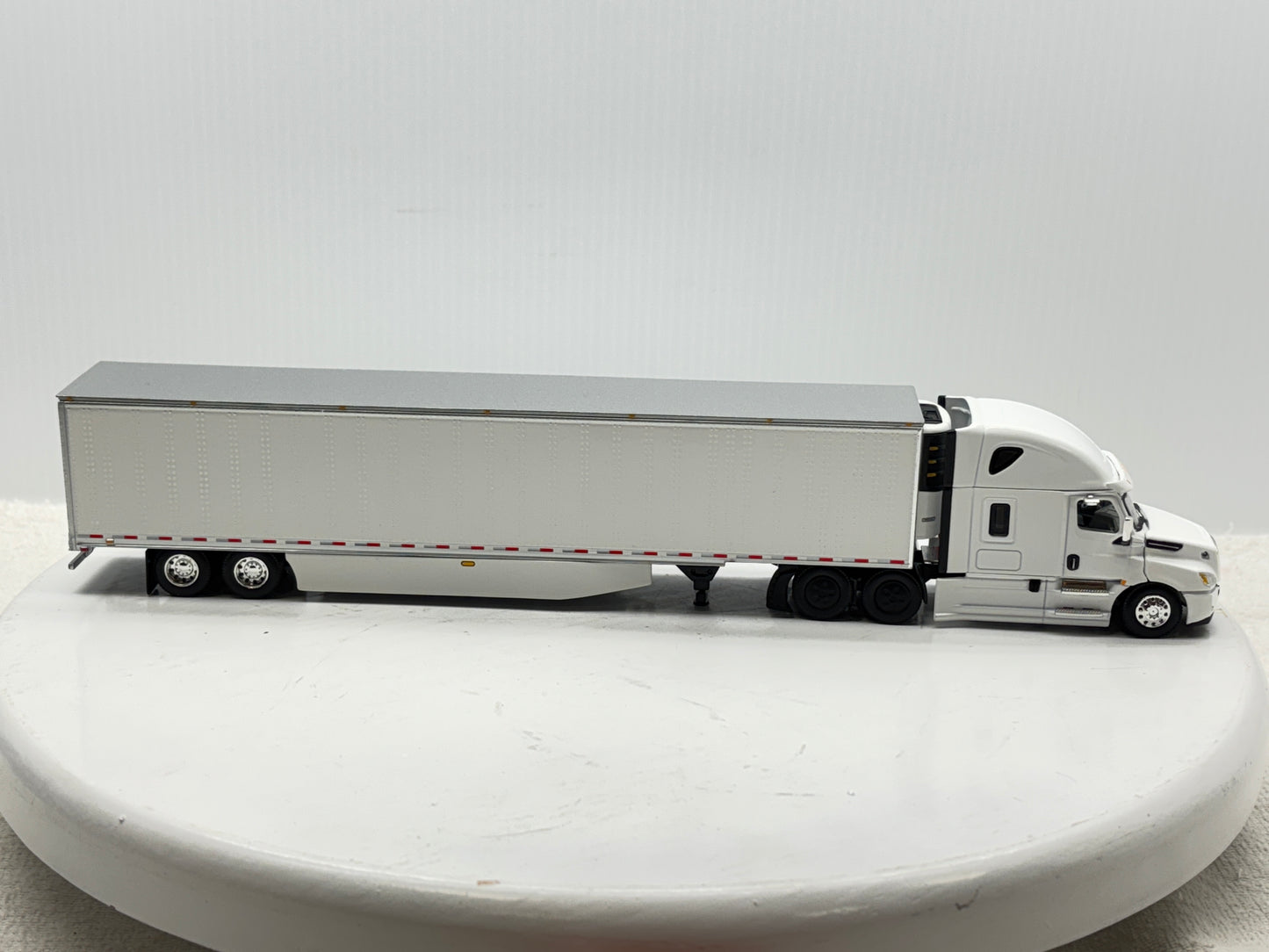 1/64 Freightliner Cascadia High Roof (White)