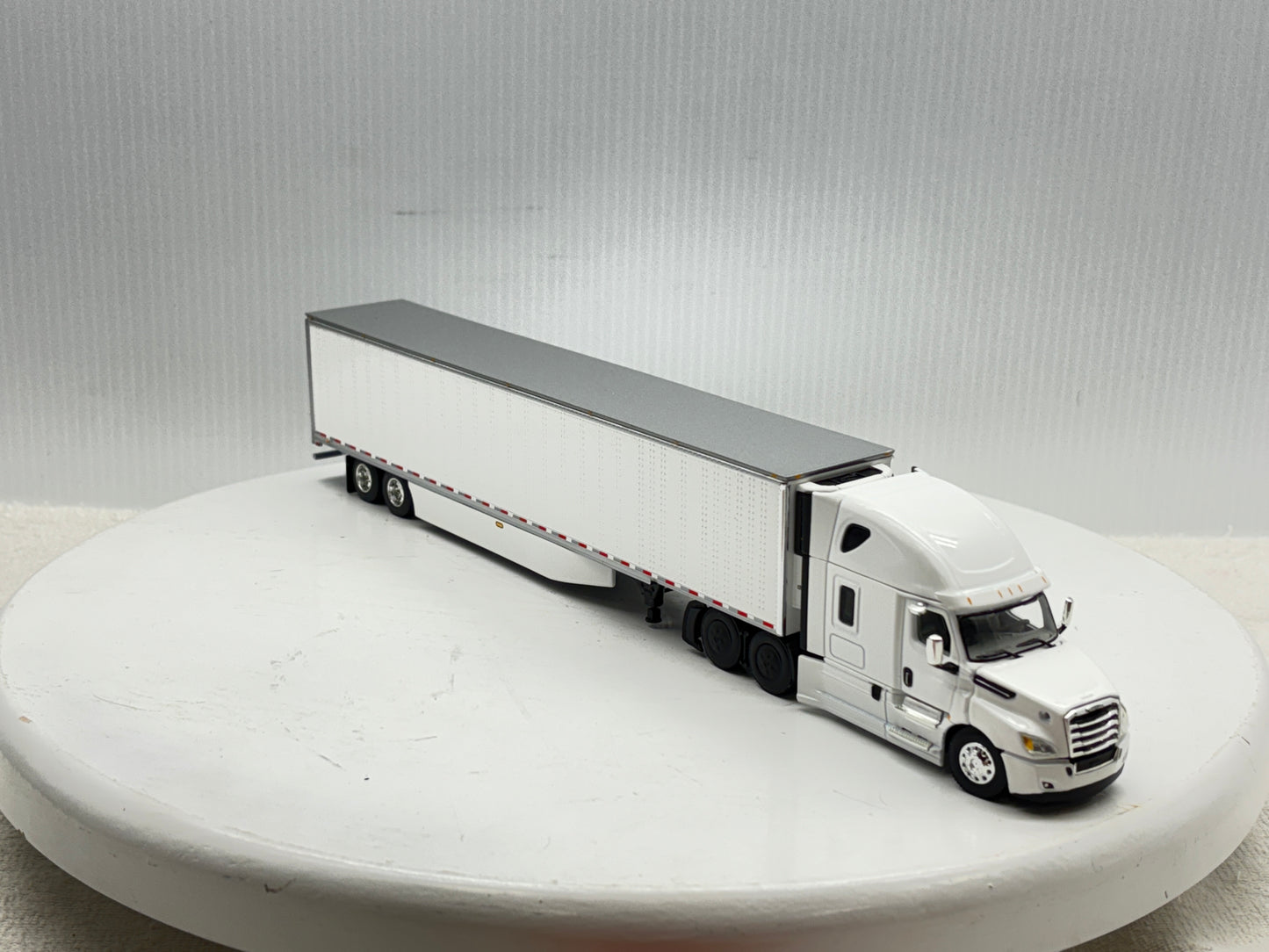 1/64 Freightliner Cascadia High Roof (White)