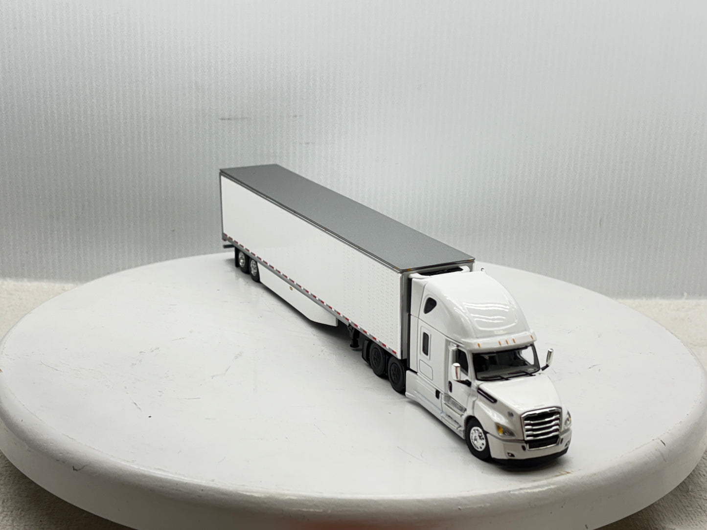1/64 Freightliner Cascadia High Roof (White)