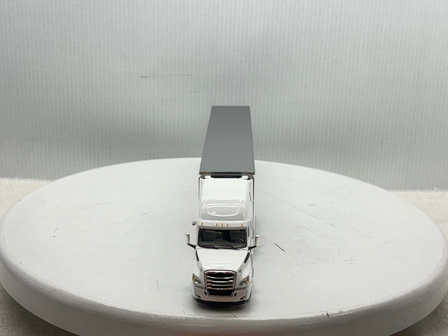 1/64 Freightliner Cascadia High Roof (White)
