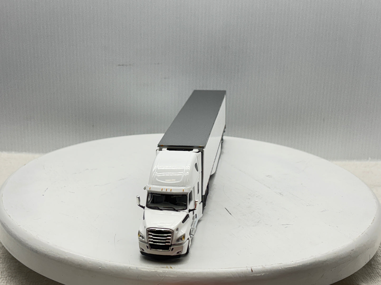 1/64 Freightliner Cascadia High Roof (White)