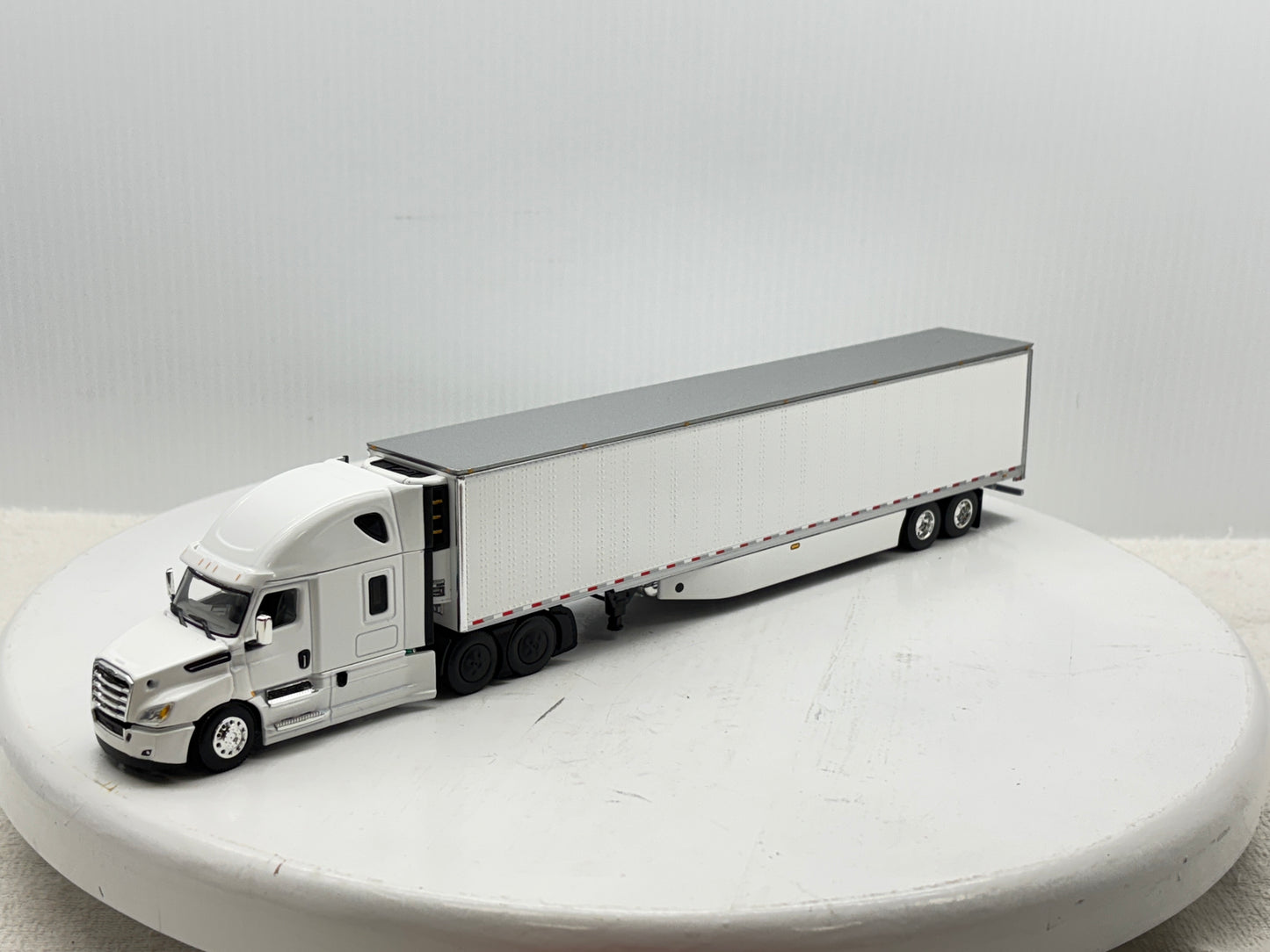 1/64 Freightliner Cascadia High Roof (White)