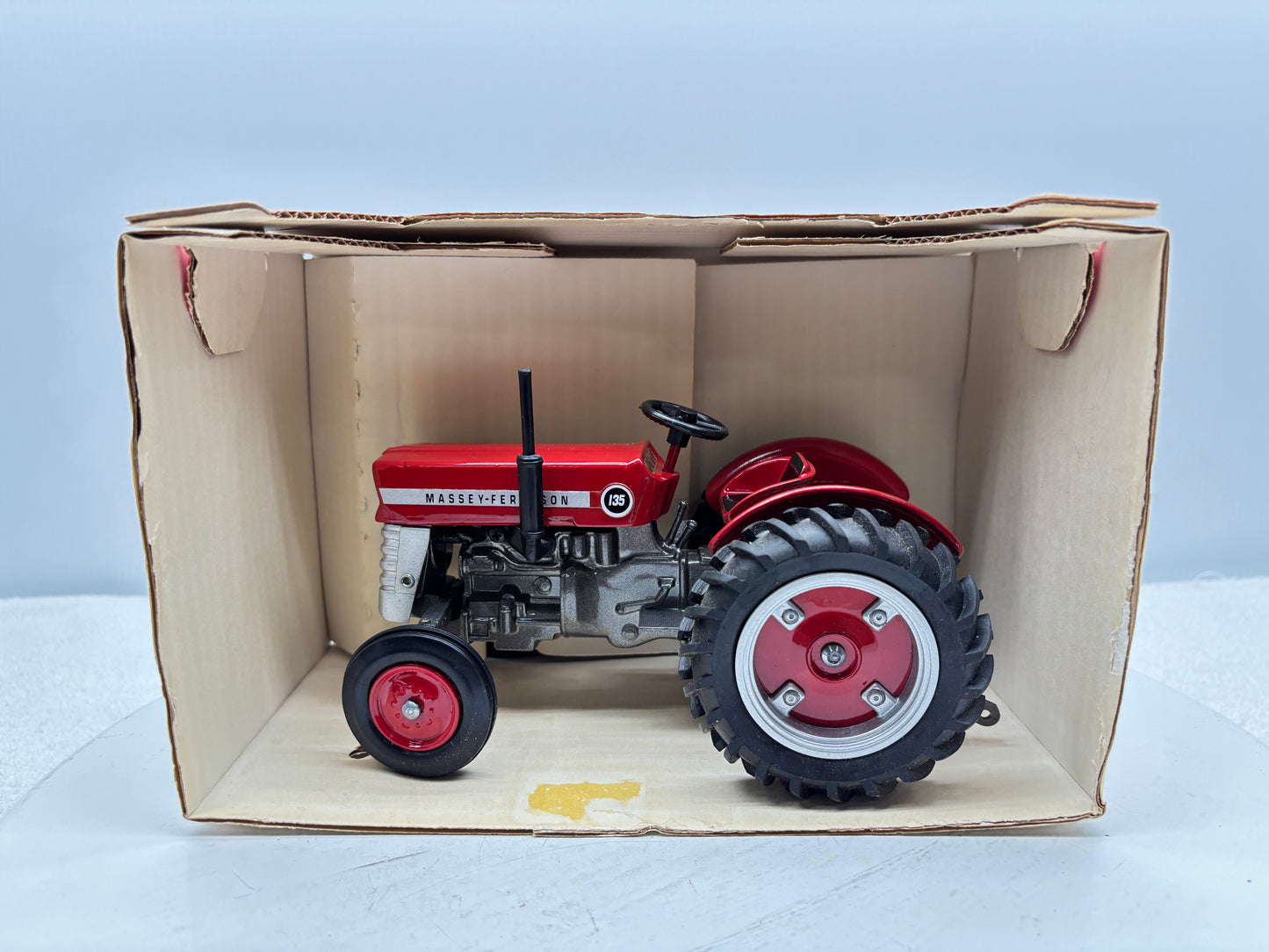 1/16 Massey Ferguson 135 National Farm Machinery Show