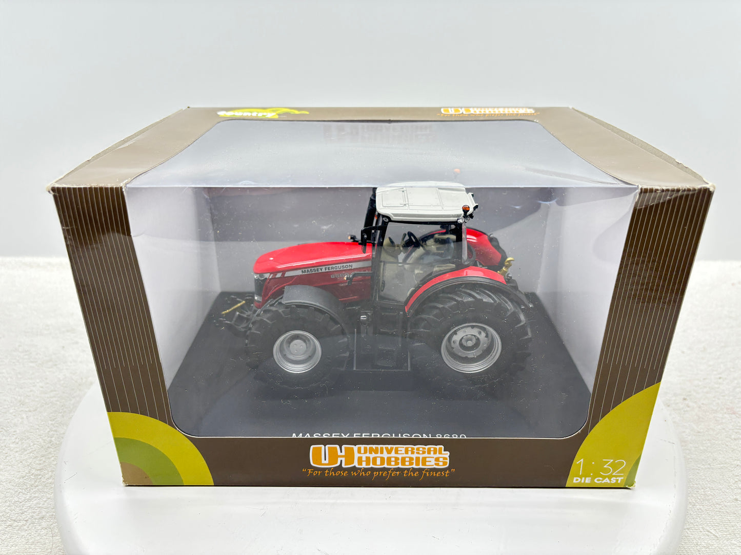 1/32 Massey Ferguson 8680