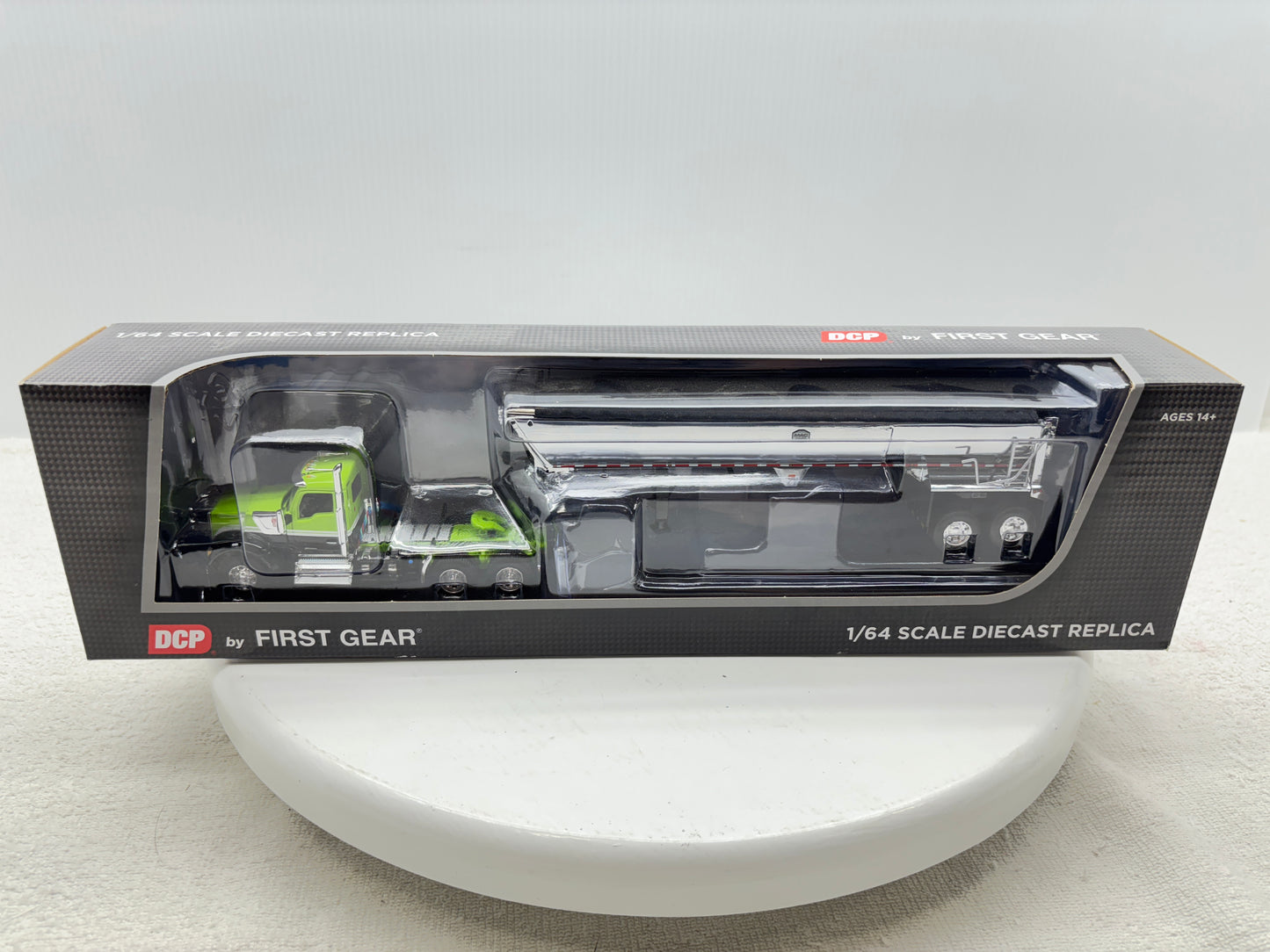 1/64 Kenworth W990 Day Cab (Green-Black)