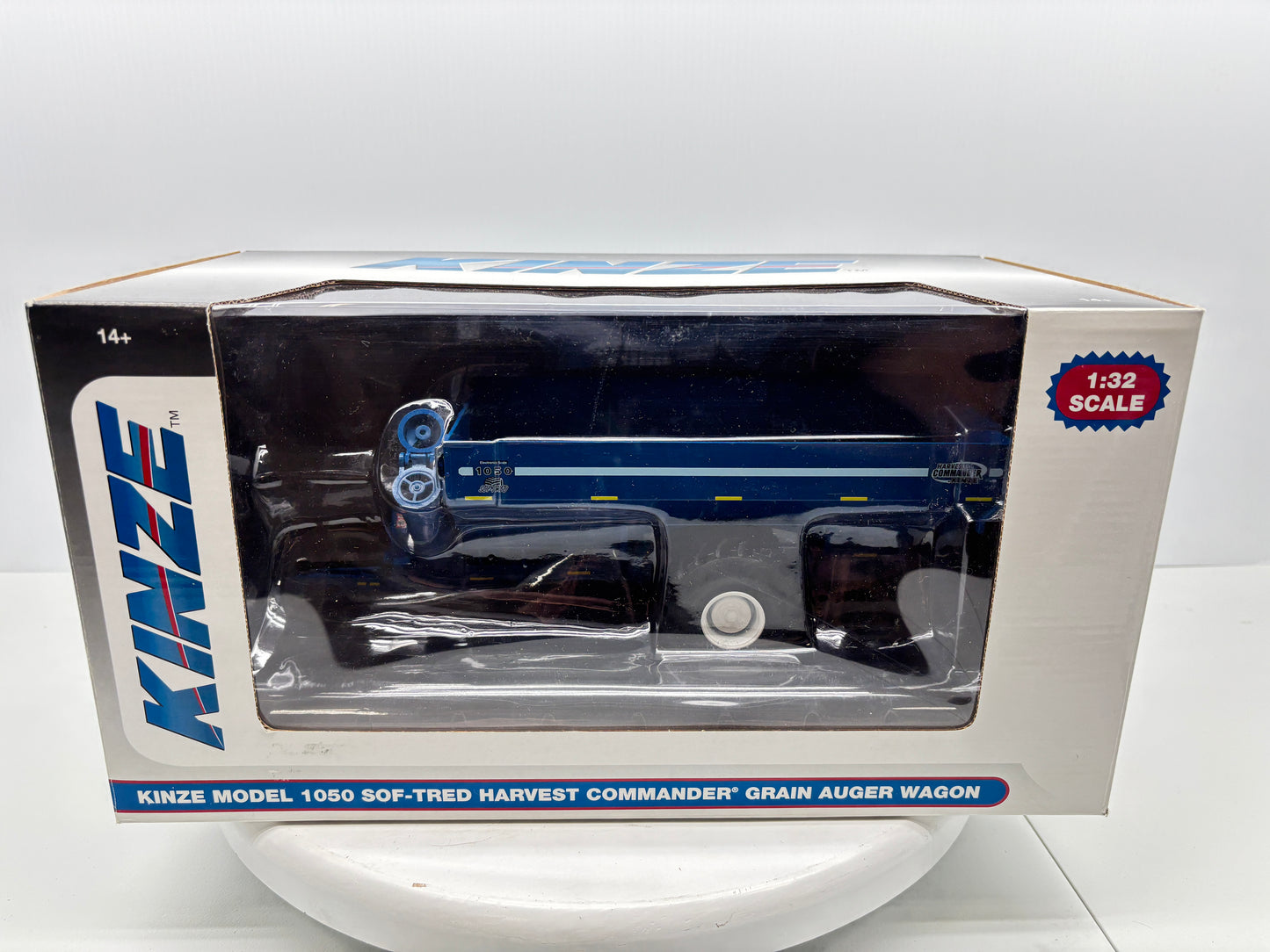 1/32 Kinze 1050 Vintage Grain Cart