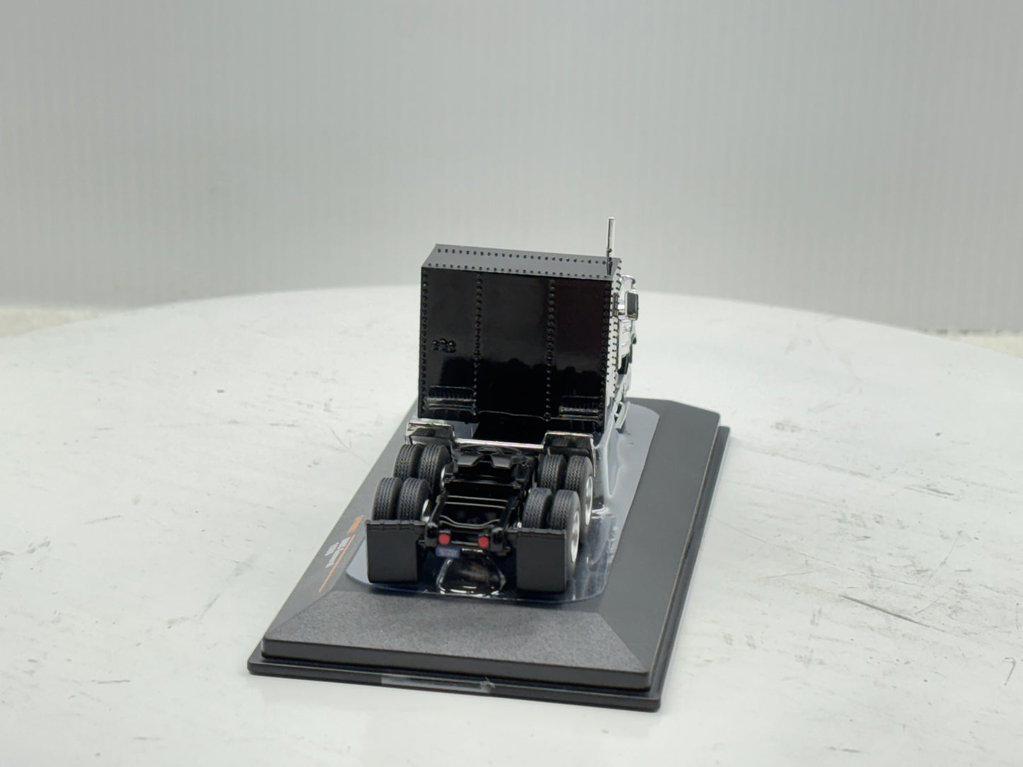 1/64 GMC General Black-Gold