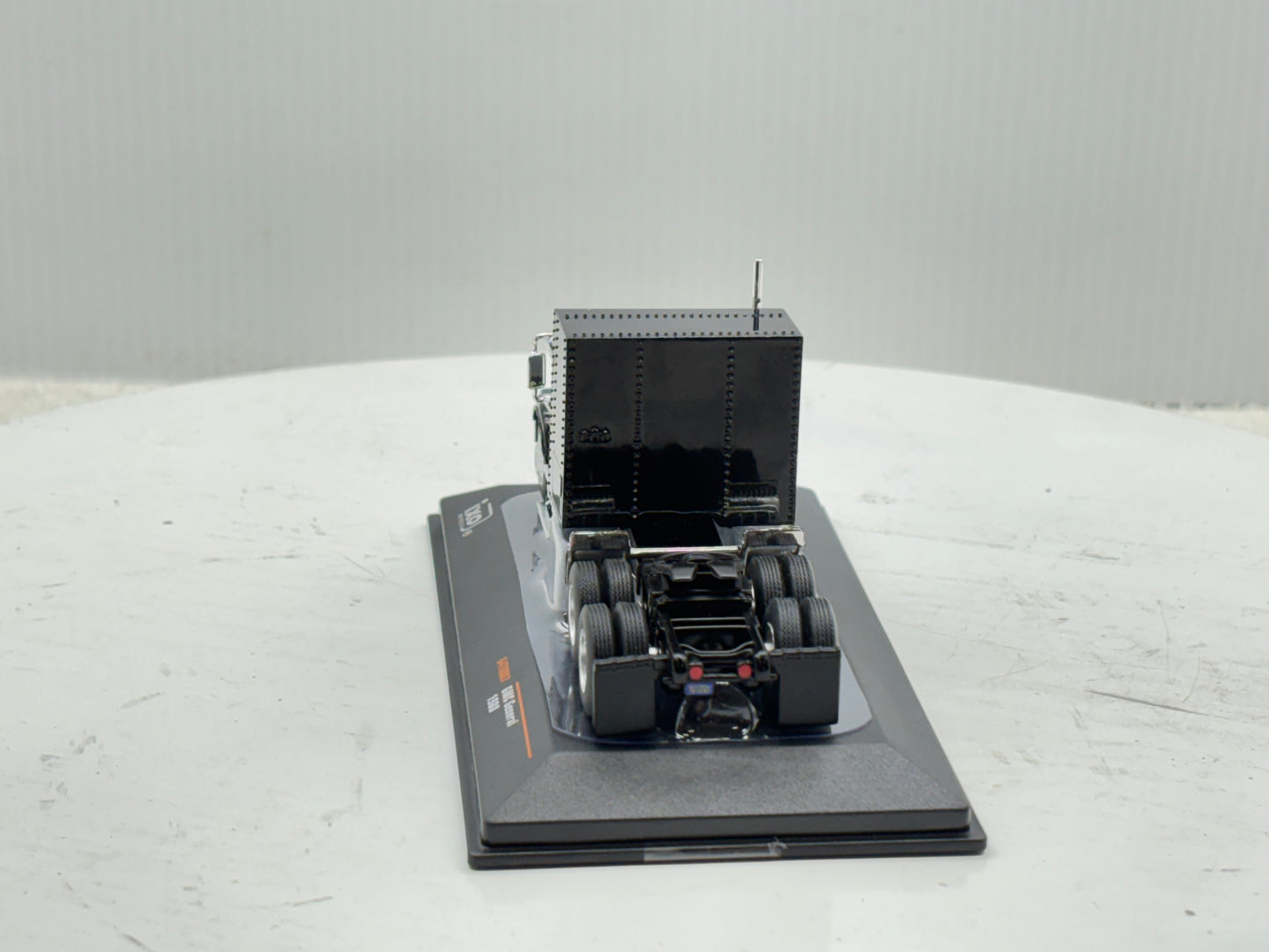 1/64 GMC General Black-Gold