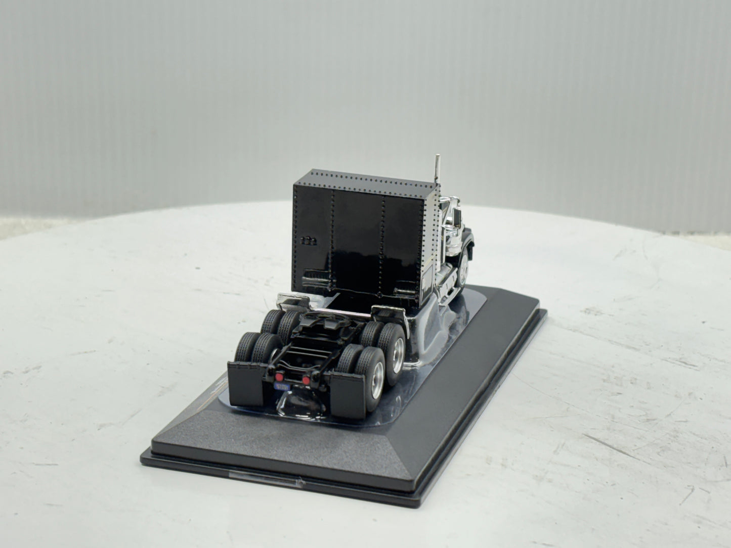 1/64 GMC General Black-Gold