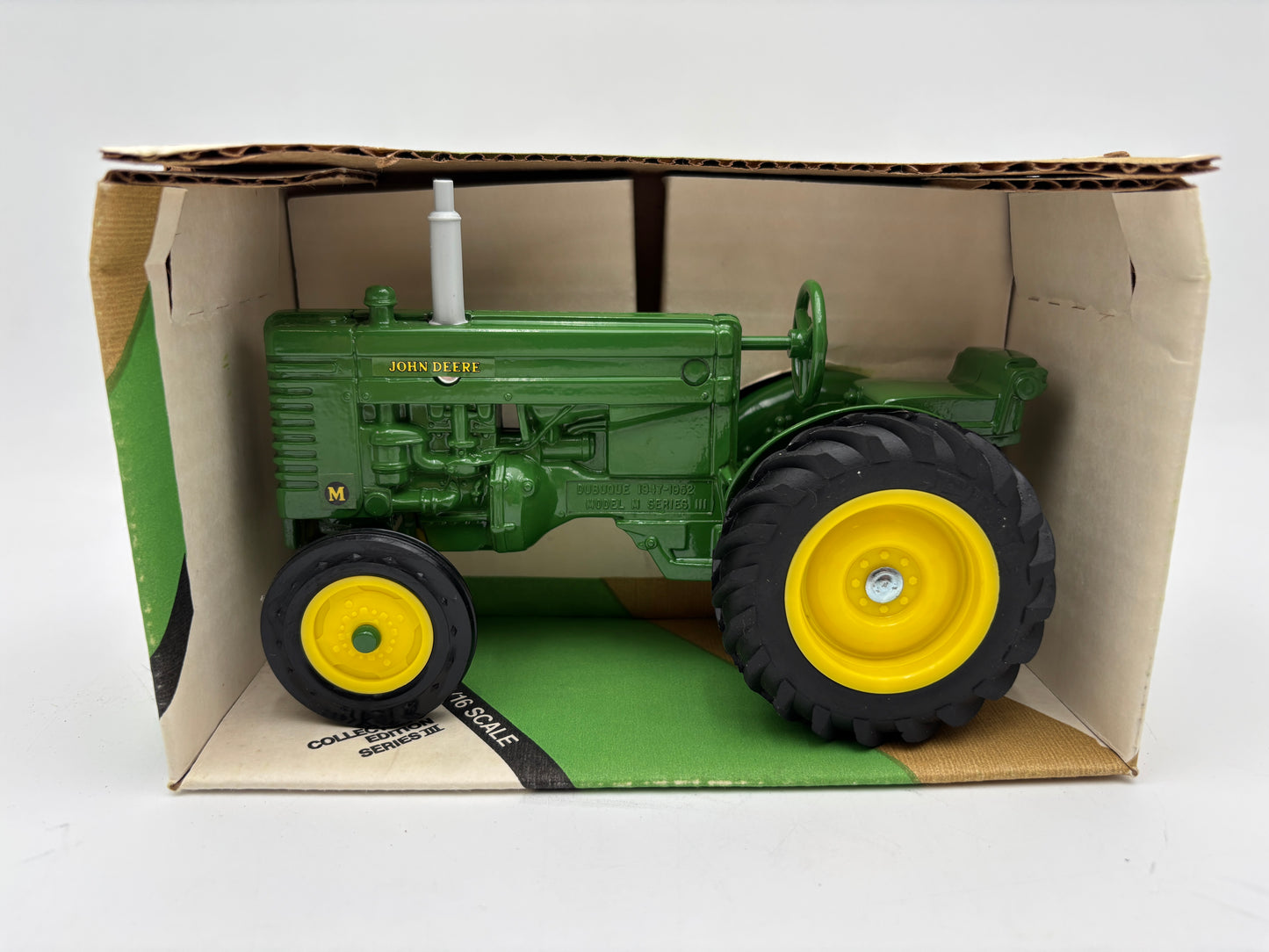 1/16 JOHN DEERE Model “M” Collector Edition