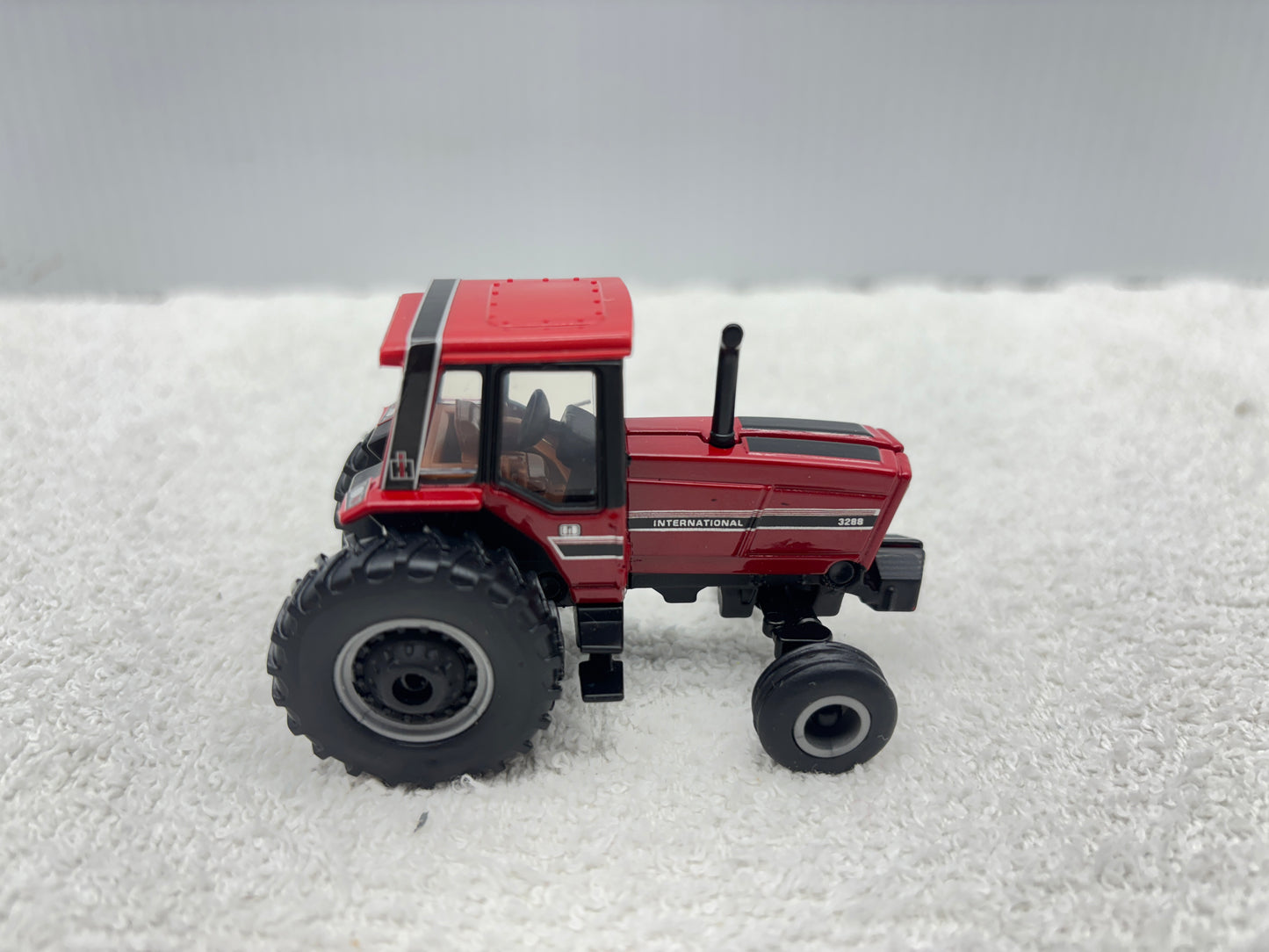 1/64 International 3288