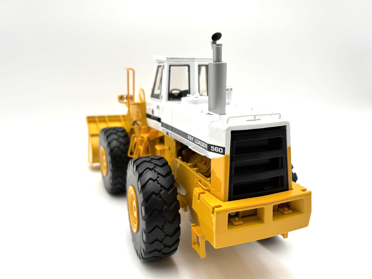 1/25 International 560 Pay Loader YELLOW