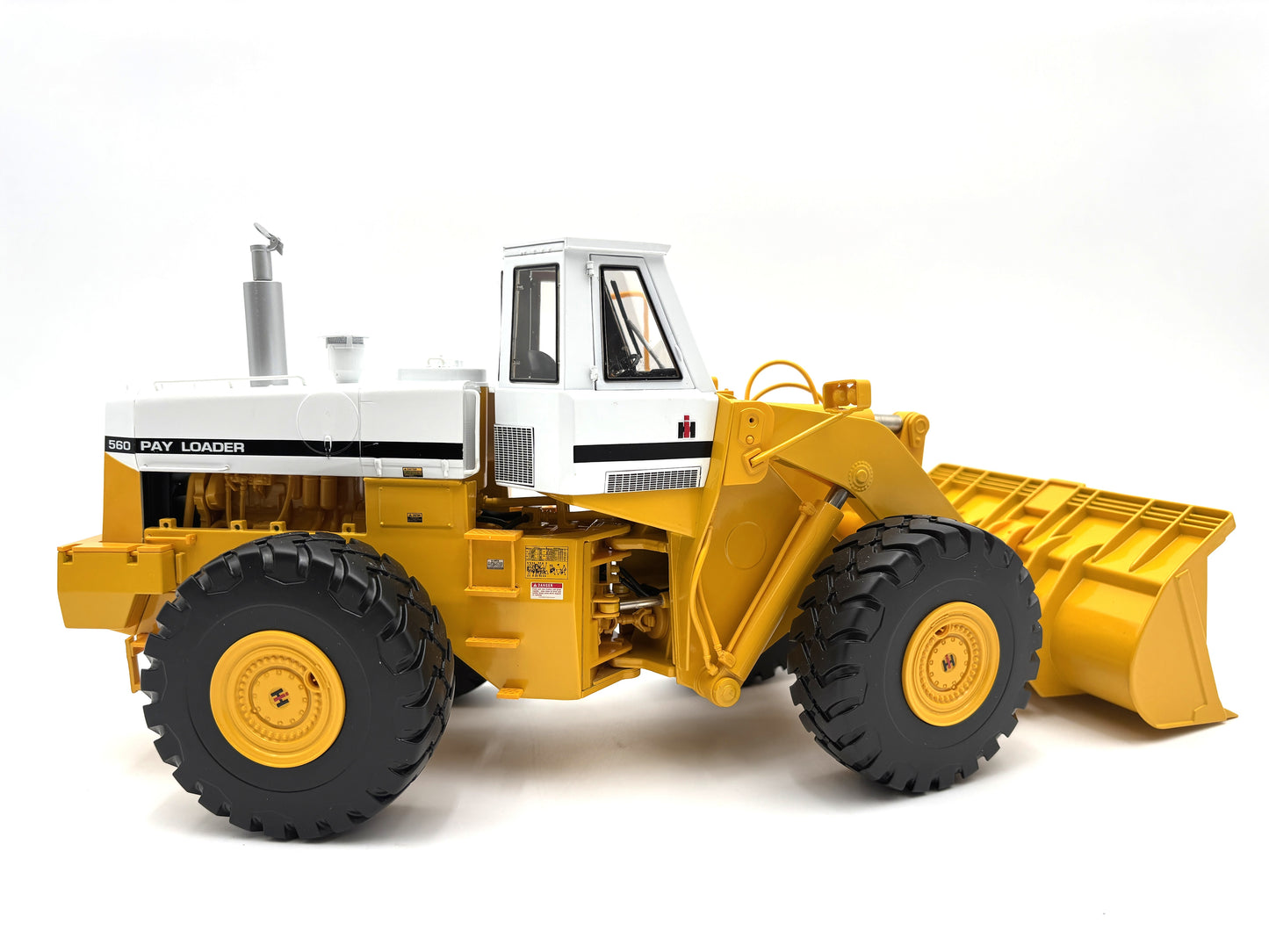 1/25 International 560 Pay Loader YELLOW