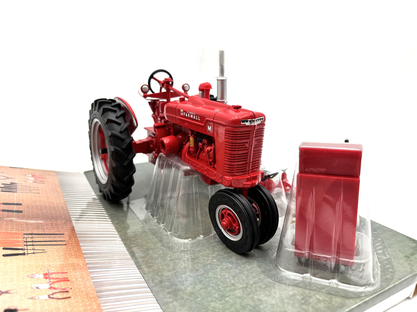 1/16 International Farmall M Resoration Set