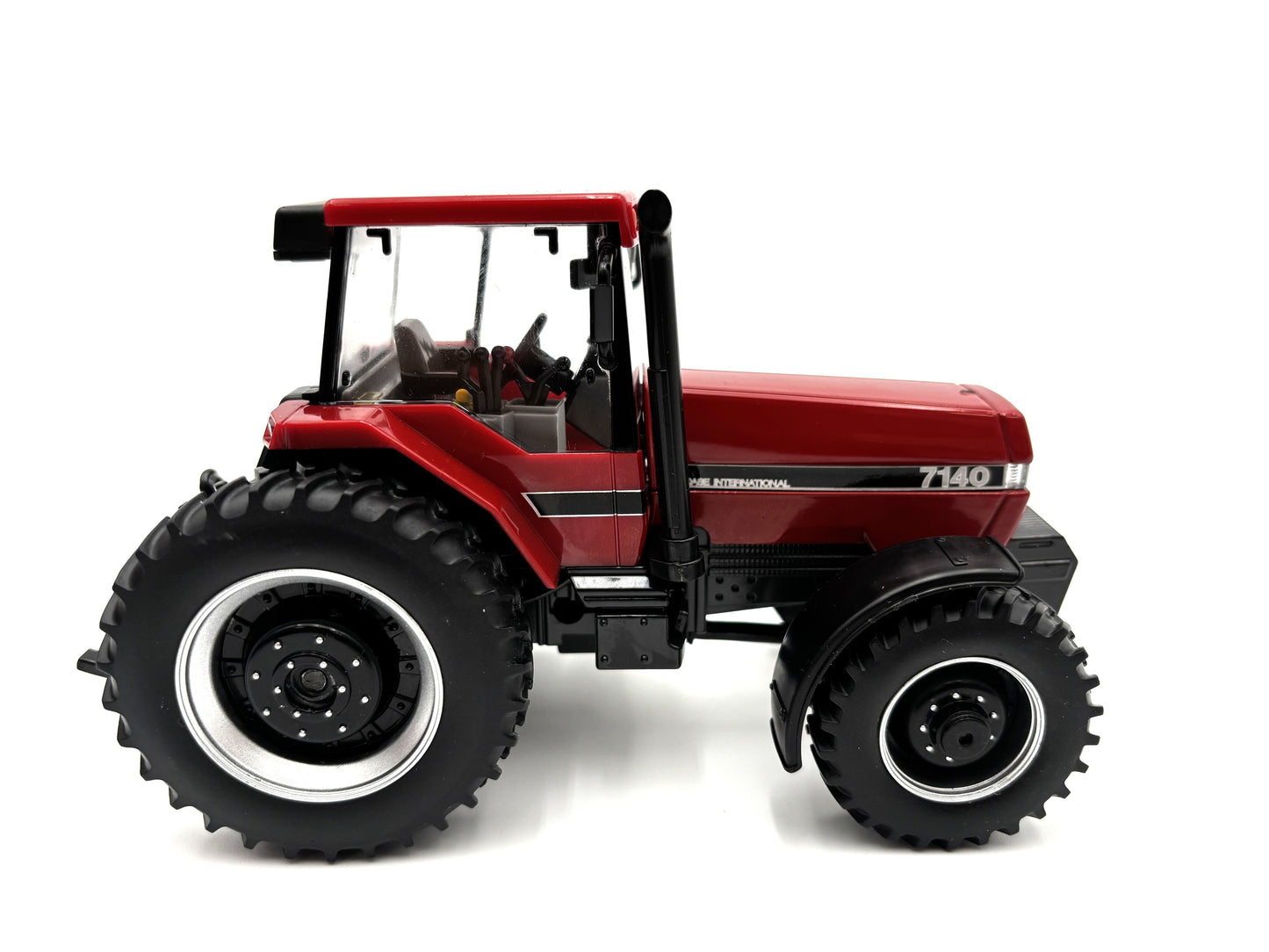 1/32 International Magnum 7140