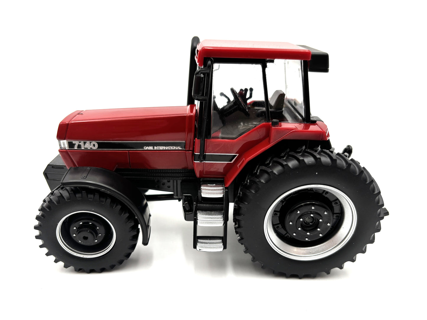 1/32 International Magnum 7140