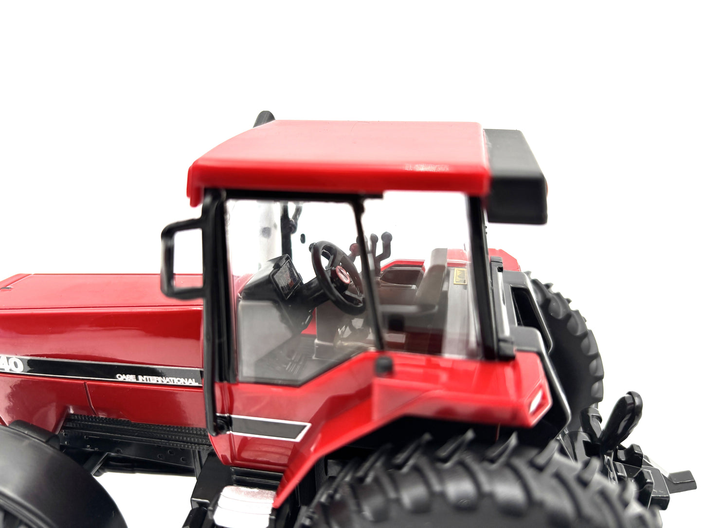 1/32 International Magnum 7140