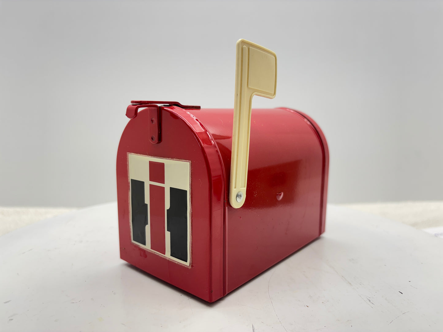 Vintage International Mailbox