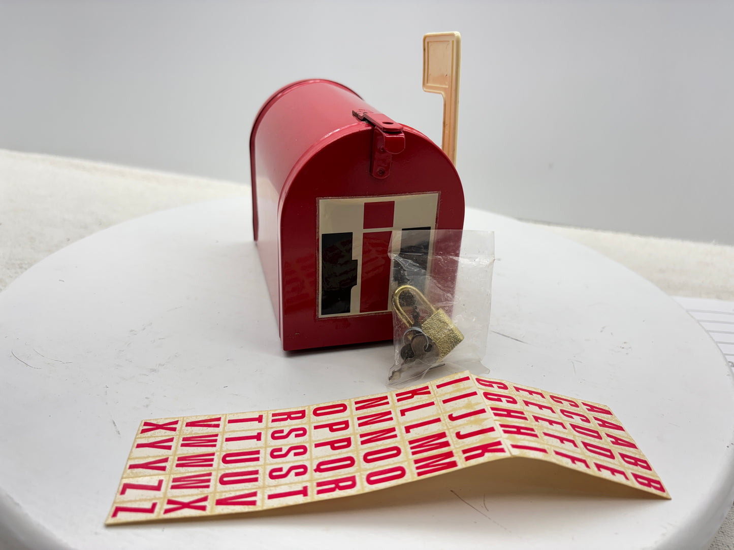 Vintage International Mailbox