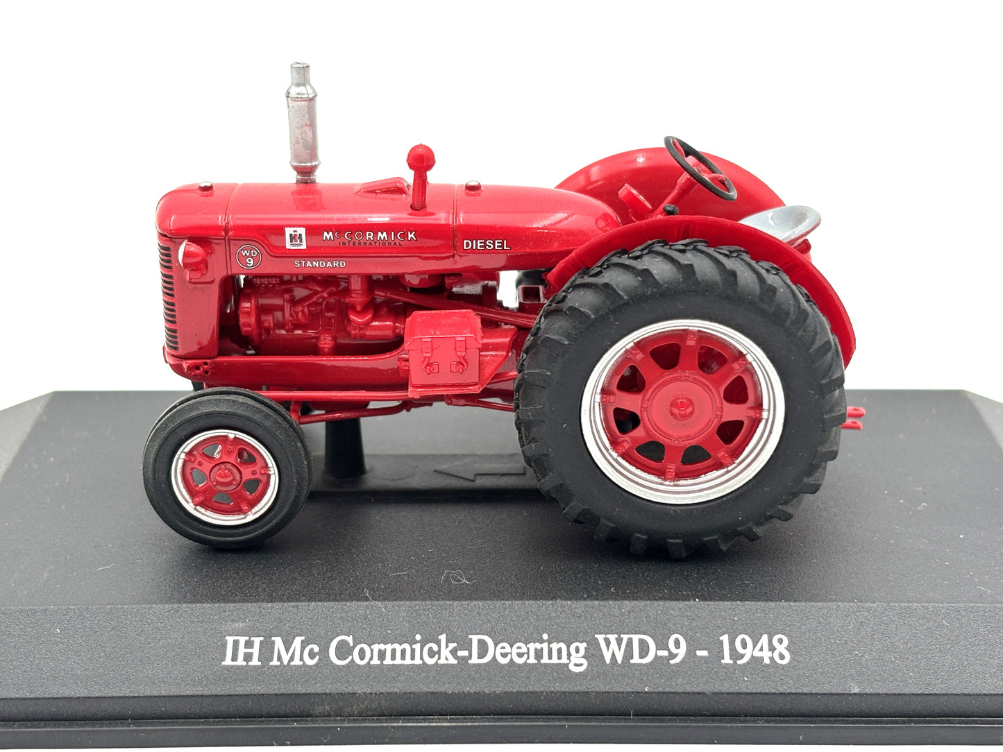 1/43 International McCormick-Deering WD-9