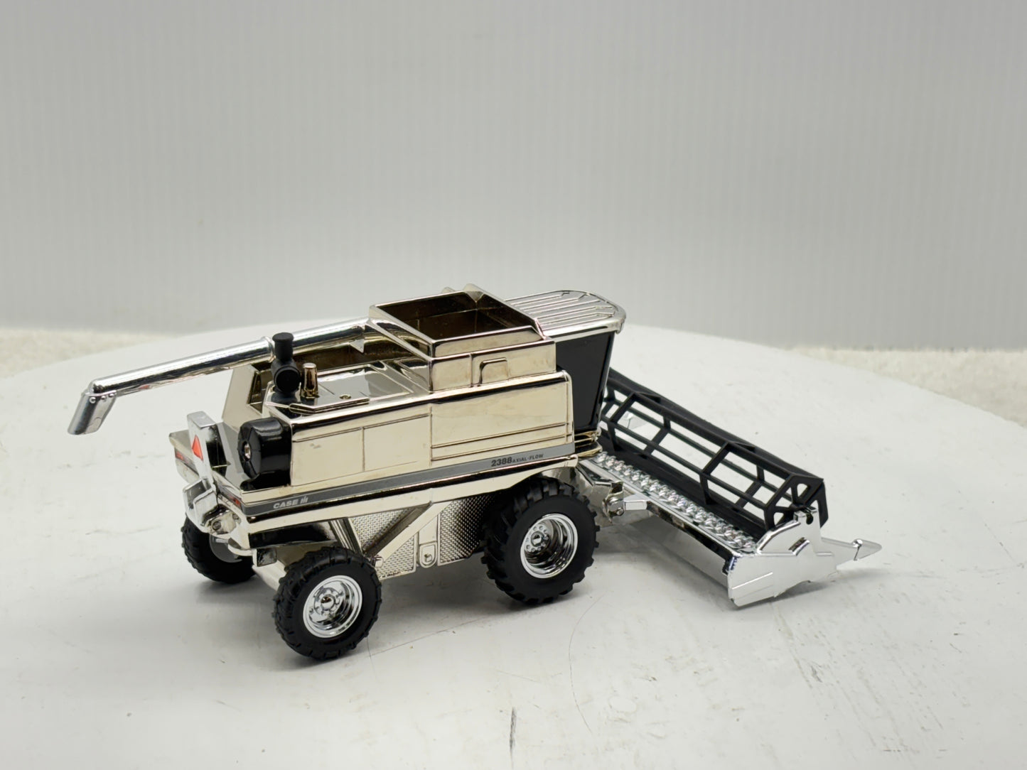 1/64 International 2388 25th