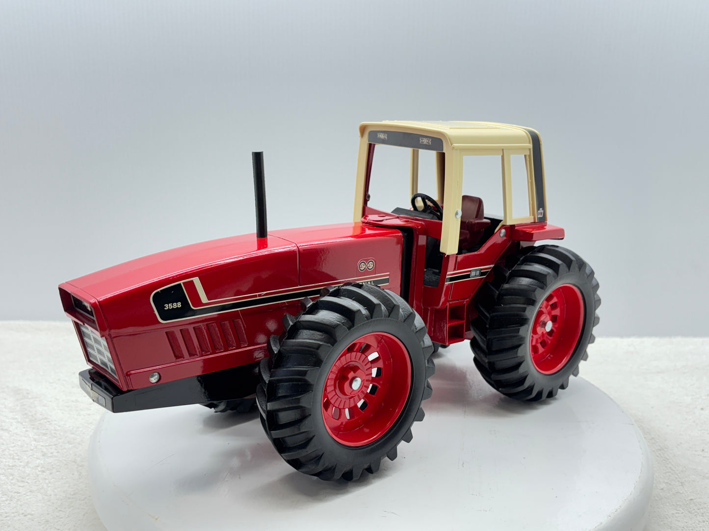 1/16 International 3588
