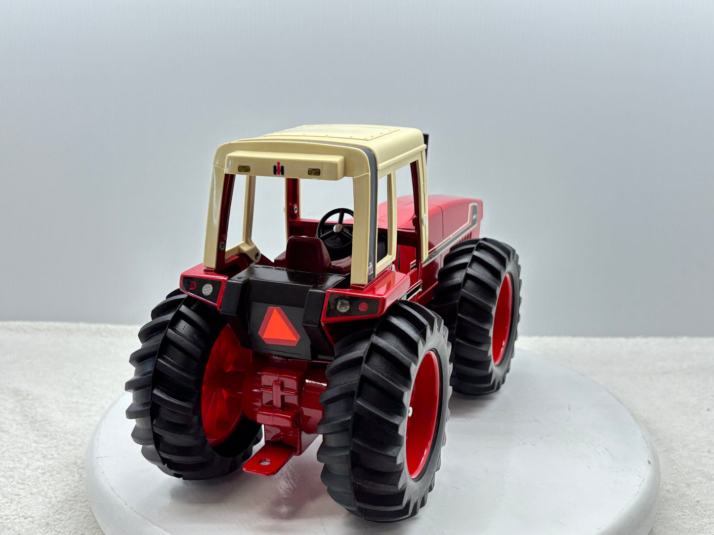 1/16 International 3588
