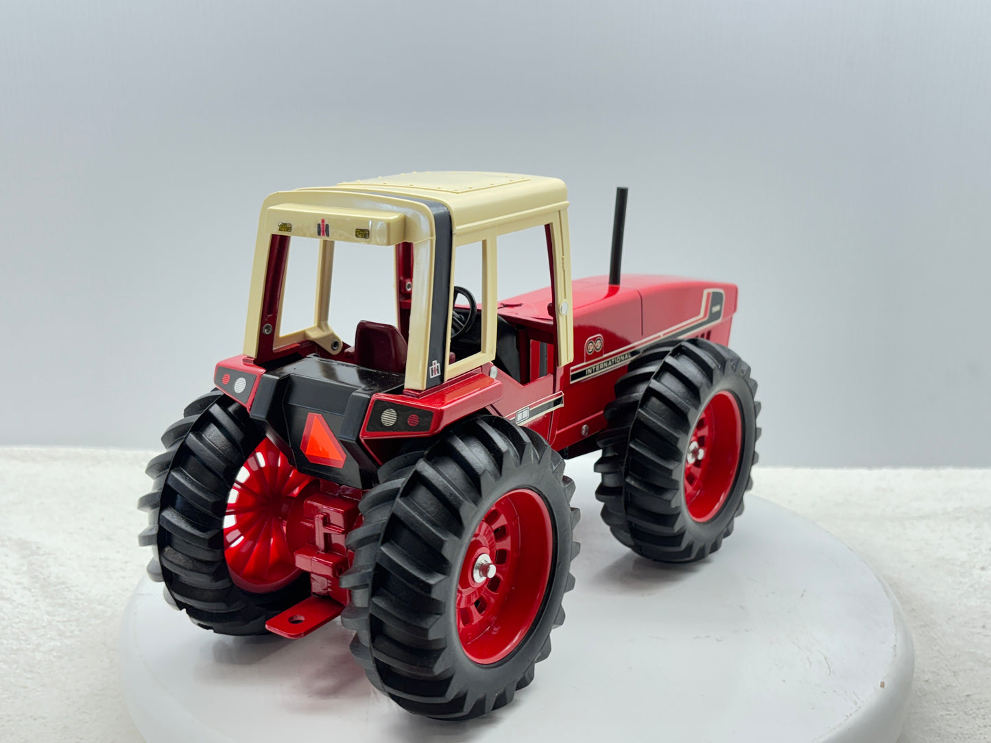 1/16 International 3588