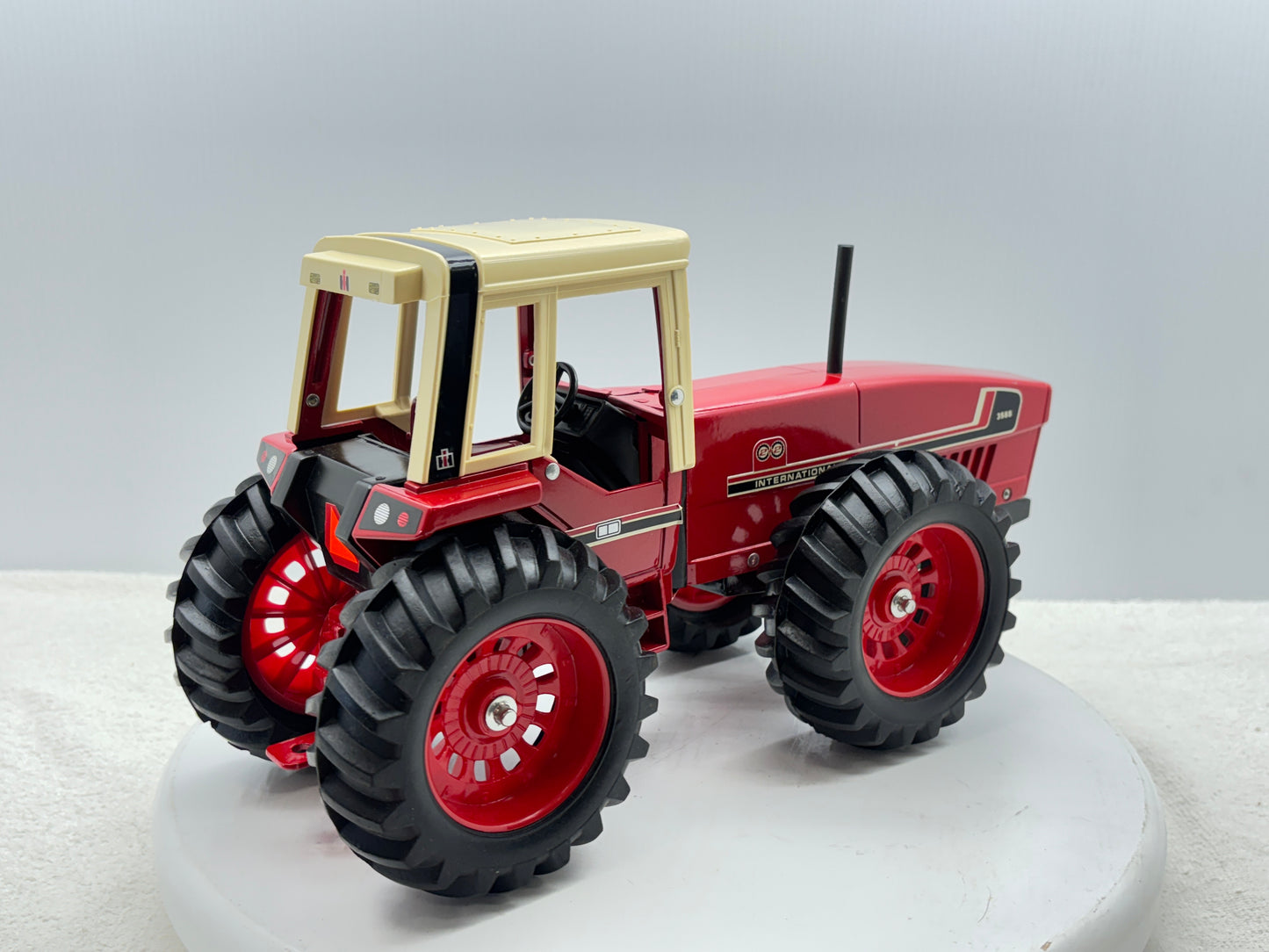 1/16 International 3588