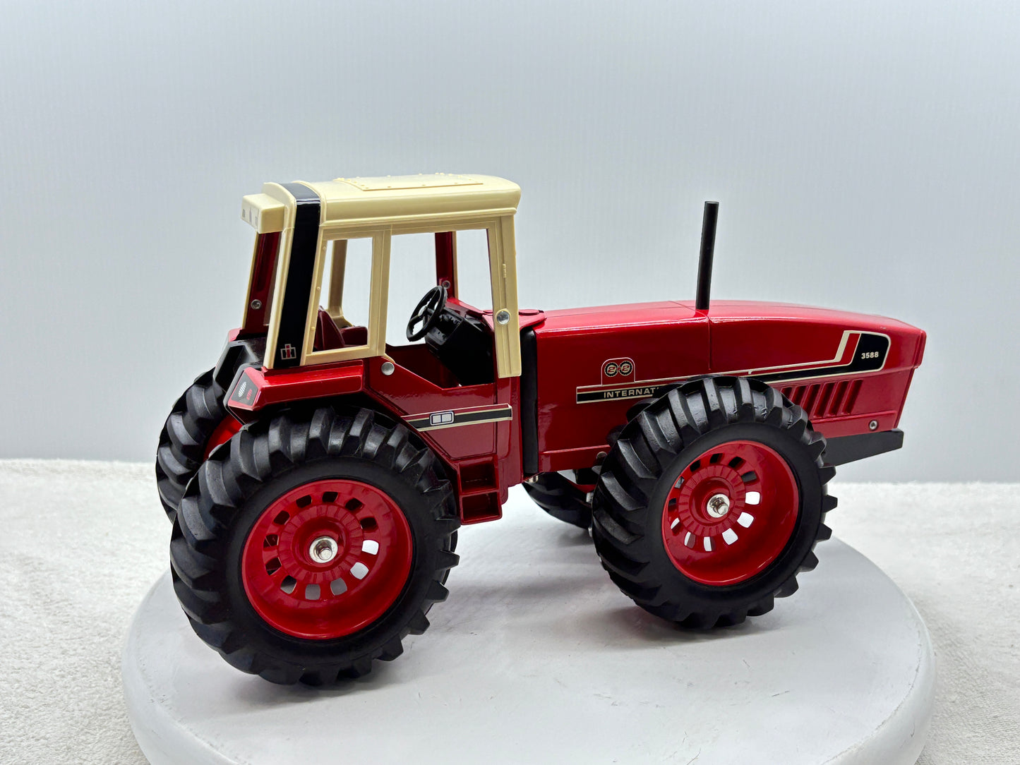 1/16 International 3588