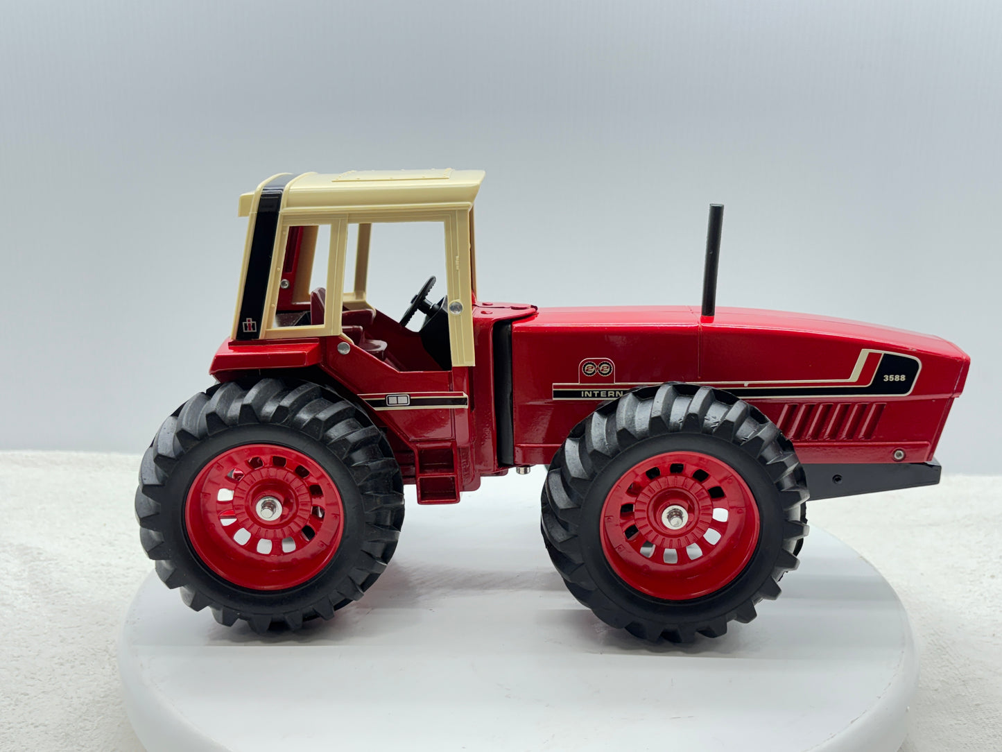 1/16 International 3588